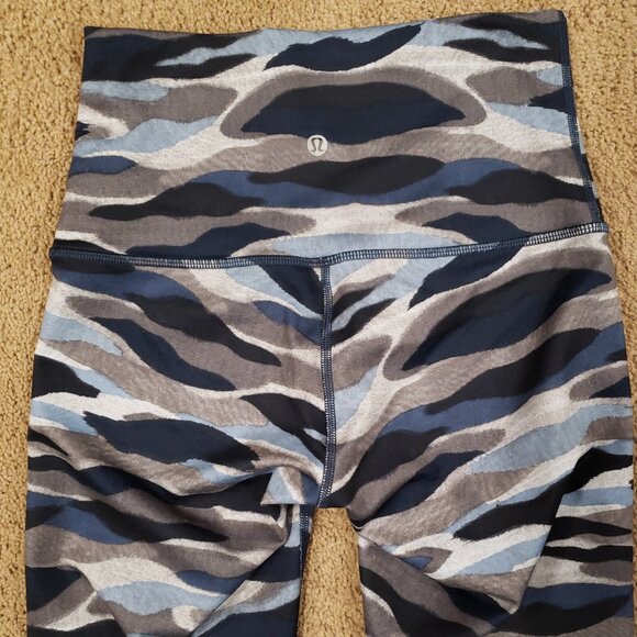 EUC Lululemon Wunder Under Hi-Rise Crop 21" Full-on Luon - Picture 4 of 10